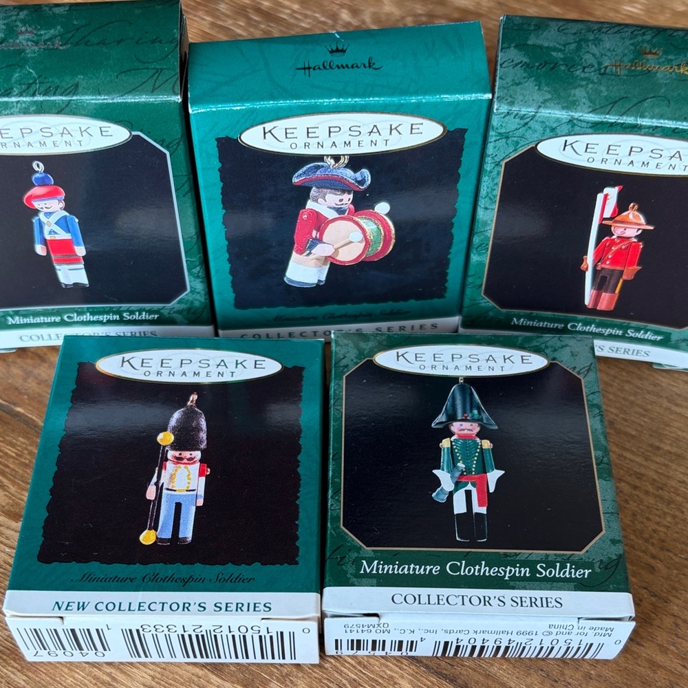 Hallmark Keepsake Miniature Clothespin Soldier Ornaments Set
